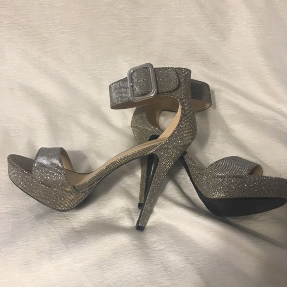 Heart in D Heel Shoes - Picture 8 of 8